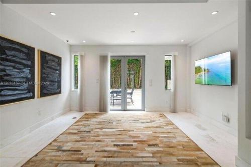 S Le Jeune Rd, Miami, Home For Rent in Miami - Image 1