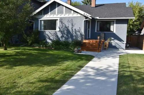 SCARBORO 1.5 STORY, FOUR BEDROOM HOUSE FOR RENT in Calgary - Image 1