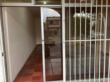 ¡SE RENTA LOCAL EN PLAZA FIESTA! en San Luis Potosí (SLP) - Imagen 1