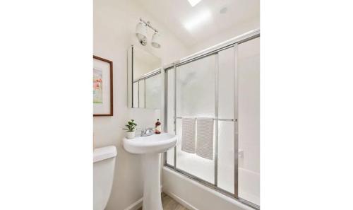 SINGLE FAMILY HOME FOR RENT ASAP! in Los Angeles - Image 10