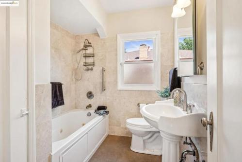 SINGLE FAMILY HOUSE FOR RENT in San Leandro - Image 5