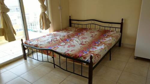 SPACIOUS FAMILY/ COUPLE ROOM & BED SPACE FOR LADIES with BALCONY in Dubai - Image 2