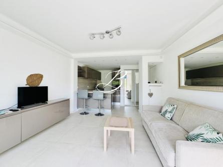 STUDIO MEUBLÉ AVEC PISCINE à Cannes - Photo 1