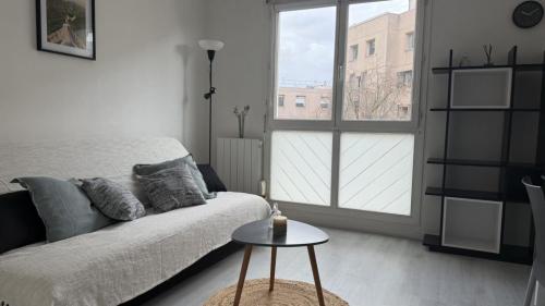 STUDIO MEUBLE ST SEVER à Rouen - Photo 1