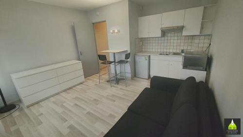 STUDIO MEUBLÉ à Loos - Photo 1