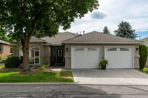 STUNNING RENOVATED BUNGALOW in Kelowna - Image 1