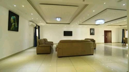 SUPER DUPLEX DE 13 PIÈCES +PISCINE RIVIÉRA 4 M’BADON à Abidjan - Photo 5