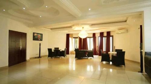 SUPER DUPLEX DE 13 PIÈCES +PISCINE RIVIÉRA 4 M’BADON à Abidjan - Photo 6