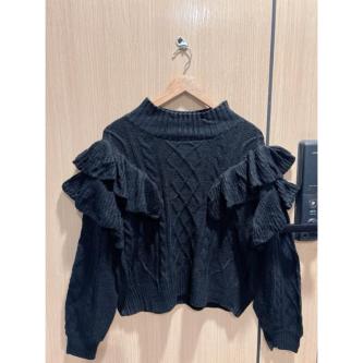 Second Hand Brand Rare Sweater Woven With Ruffles Soft … in North-Eastern Islands - Image 1