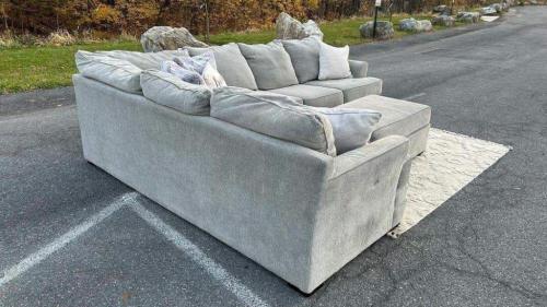 Sectional Couch in Columbus - Image 2
