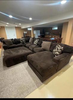 Sectional couch in Yellowknife - Image 2