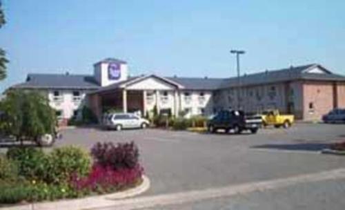 Sleep Inn in Pointe-Claire - Image 1