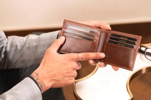 Smart Wallet for Men in Bangalore - Image 4