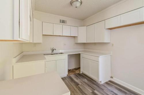 Space, Style & Privacy Apartment in Los Angeles - Image 2