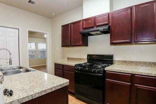 Spacious 3BR/2BA Apartment for Rent in Katy, TX – Move-In Ready! in Sugar Land - Image 10