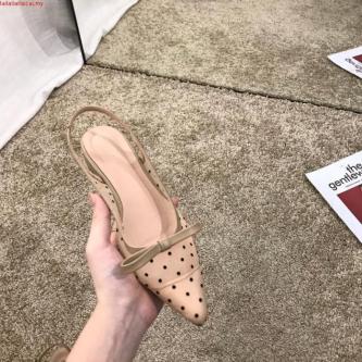 春夏法式网纱一字带低跟包头凉鞋女粗跟尖头高跟鞋女Spring and Summer French Mesh … in Kota Kinabalu - Image 1