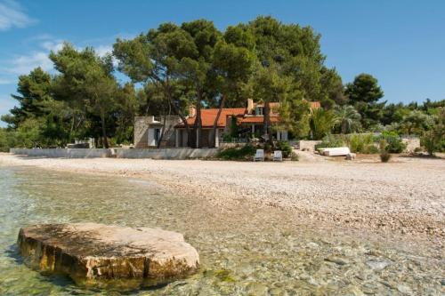 Strandvilla mit Pool, Segelboot & Liegeplatz – Mirca, Insel Brač in Lingen - Bild 13