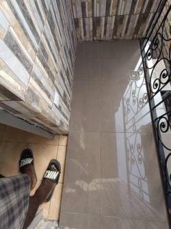 Studio à louer à makepe à Douala - Photo 3