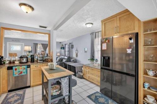 Sw Th Ter, Hallandale Beach, Home For Rent in Hollywood - Image 1