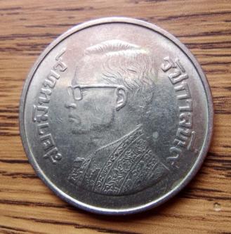 TAILANDIA 1977 RAMA IX 5 BAHT MONEDA en Ciudad de Guatemala - Imagen 2