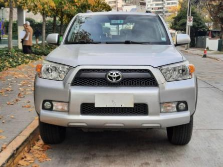 TOYOTA 4 RUNNER SR5 4X2 2011 en Santiago de Chile - Imagen 1