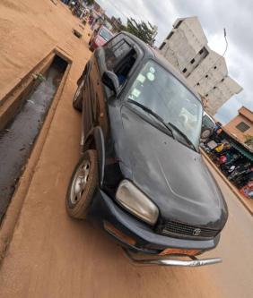 TOYOTA RAV4 99. à Yaoundé - Photo 1