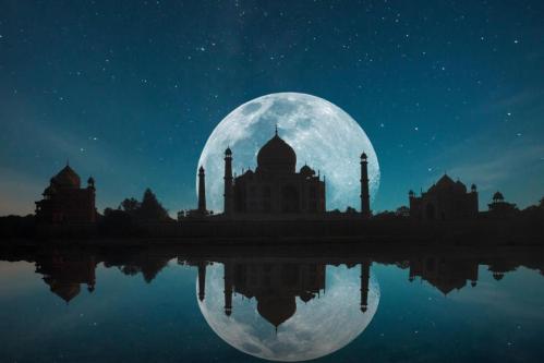 Taj Mahal Under Full Moon – Magical Night Viewing in Agra - Image 4