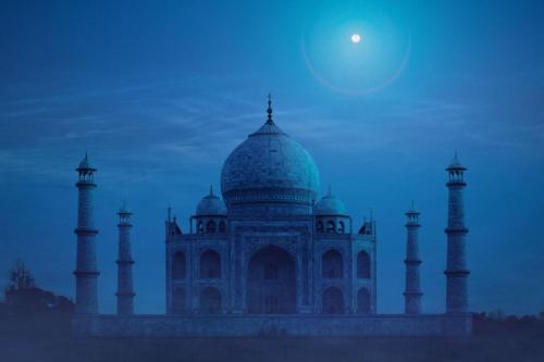 Taj Mahal Under Full Moon – Magical Night Viewing in Agra - Image 5