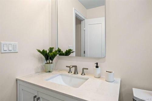 Tennessee Ave, Long Beach, Home For Rent in Long Beach - Image 1