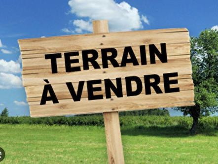 Terrain constructible à Riom à Clermont-Ferrand - Photo 1