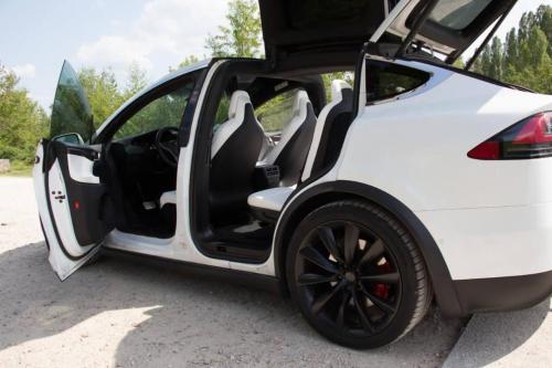 Tesla Model X à Cournon-d'Auvergne - Photo 1