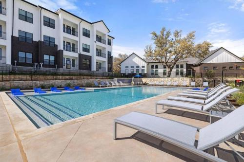 Thoughtfully Designed Apartment Building Complex in Round Rock - Image 1