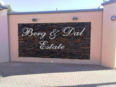 Townhouse 2191-ref-229804 for Sale in Chancliff Ridge, … in Scottburgh - Image 1