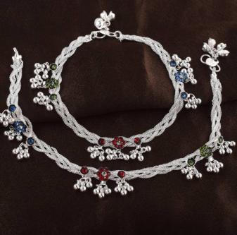 Trendy Macrame Anklet | Boho Style Foot Accessory in Manāli - Image 1