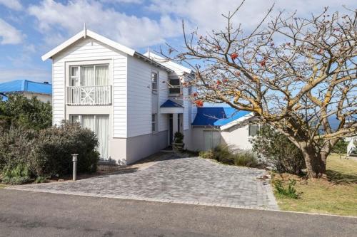 Triplex 2648-ref-112 for Rent in Pinnacle Point Golf … in Mossel Bay - Image 1
