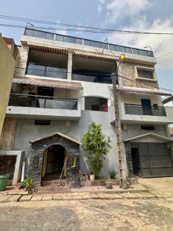 Triplex en vente à Abidjan - Photo 1