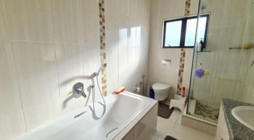 Two Bedroom Apartment/Flat To Rent In Musgrave. in Durban - Image 7