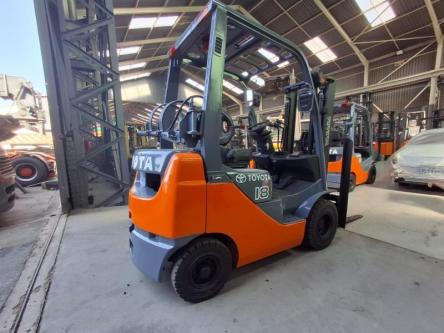 USED FORKLIFT AVAILABLE FOR SALE in Durban - Image 2