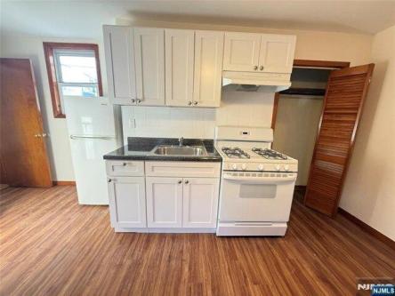 Union St Unit B, Newark, Home For Rent in Newark - Image 1