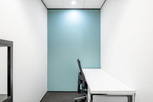 Unlimited office access in Regus Kings Court in Leigh - Image 1