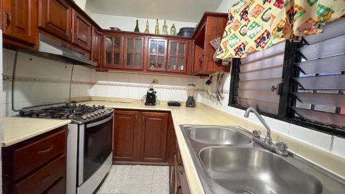 VENDO APTO CLASICO URB. FERNANDEZ en Santo Domingo - Imagen 8
