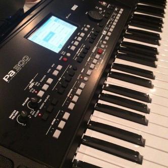 VENDO KORG PA300 CARGADO CON SAMPLES Y RITMOS LATINOS en Lima - Imagen 1