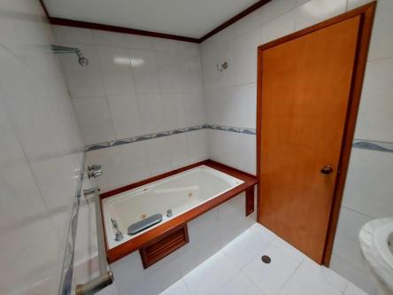 VENTA AMPLIA CASA en Barcelona - Imagen 5