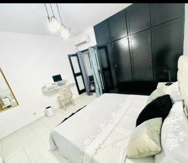 VILLA DUPLEX 4 PIÈCES MEUBLÉES À COCODY RIVIERA GOLF en Côte d’Ivoire - Photo 3