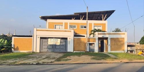 VILLA DUPLEX MODERNE RIVIERA BONOUMIN. à Abidjan - Photo 8