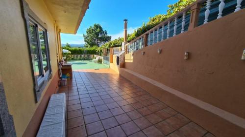 ¡VISTAS PANORÁMICAS! ATRACTIVO CHALET CON PISCINA PRIVADA, … en Vilagarcía de Arousa - Imagen 1