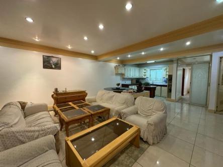 Valencia, Quezon, Townhouse For Rent in Santo Cristo - Image 1
