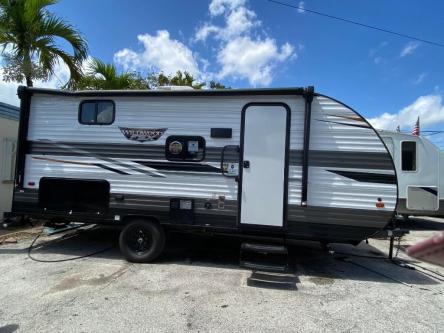 Vendo RV Año 2022 en Miami - Imagen 1