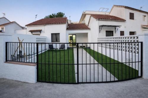 Venta de Chalet en Roses en Figueras - Imagen 1