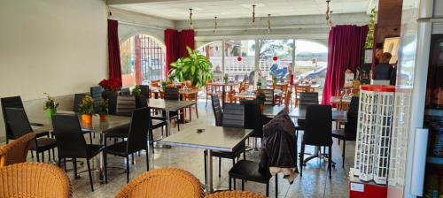 Venta de Local en Roses en Figueras - Imagen 1